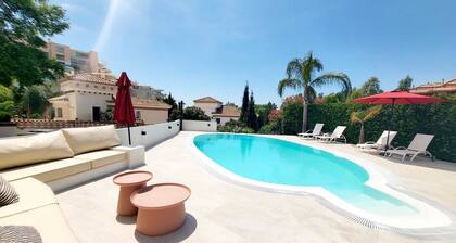 Large Villa with private pool!!! Perfect locations and amenities.