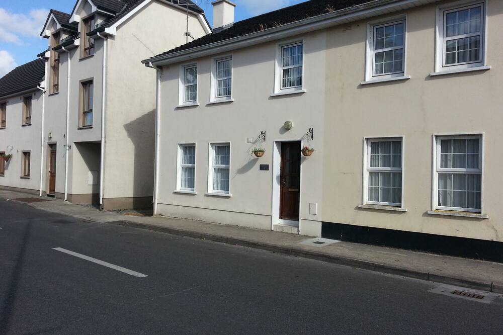 Sionna - 3 Bedroom Town House in Delightful Village of Keshcarrigan Co. Leitrim