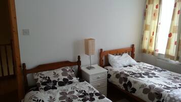 3 bedrooms, iron/ironing board, bed sheets