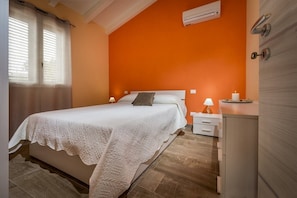 4 habitaciones, tabla de planchar con plancha, wifi y ropa de cama 