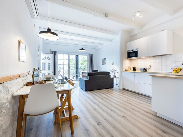 Interior - Quinta da Liberdade Studio 1 (sleeps 3 & baby) Renovated April 2024! (Luz)
