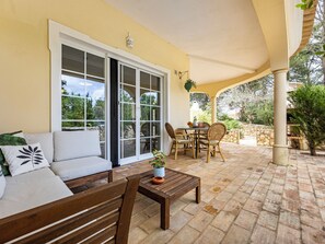 Outdoor dining - Quinta da Liberdade Studio 1 (sleeps 3 & baby) Renovated April 2024! (Luz)