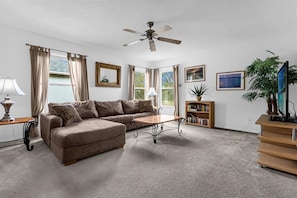 Smart TV, DVD player, foosball, books - Bluelakeview Villa – Private Pool, Spa & Panoramic Lake Views | BBQ & Games Room (Clermont)