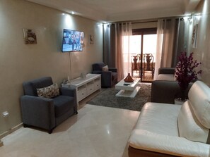 TV - Very chic comfortable apartment 90 m2 in the center of Gueliz in Marrakech (Marrakesh - Gueliz)