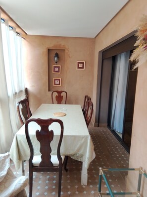 Dining - Very chic comfortable apartment 90 m2 in the center of Gueliz in Marrakech (Marrakesh - Gueliz)