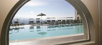 BREATHTAKING VIEW,SWIMMING POOL,6 BEDS