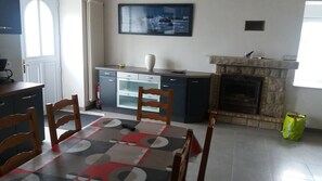 Dining - Country Cottage / Gite - SAINT GOUENO (Le Mené)
