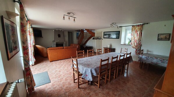 TV, fireplace, DVD player