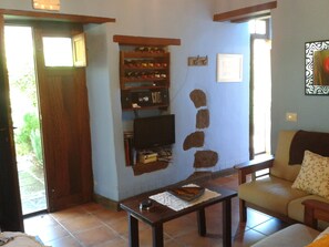 TV, DVD player, books, stereo