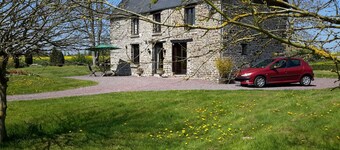  WATERFALL, SPA BATH,TRADITIONALL FARMHOUSE IN PEACEFUL  GARDENS.POOL NEAR HOUSE