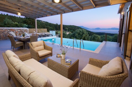 Euphoria Retreat Villa - Luxury Stone built villa Nr Fiscardo