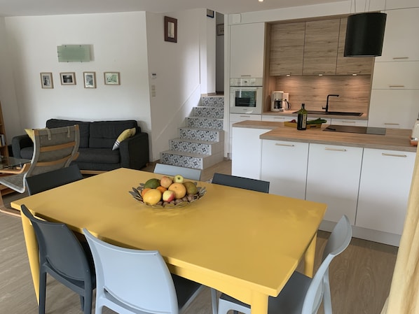 A modern kitchen with white cabinets, a wooden countertop, and a built-in oven. - House / Villa - Lacanau Océan (Lacanau)