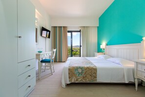 5 間睡房、房內夾萬、書桌、隔音