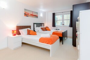 2 chambres, fer et planche à repasser, accès Internet, draps fournis