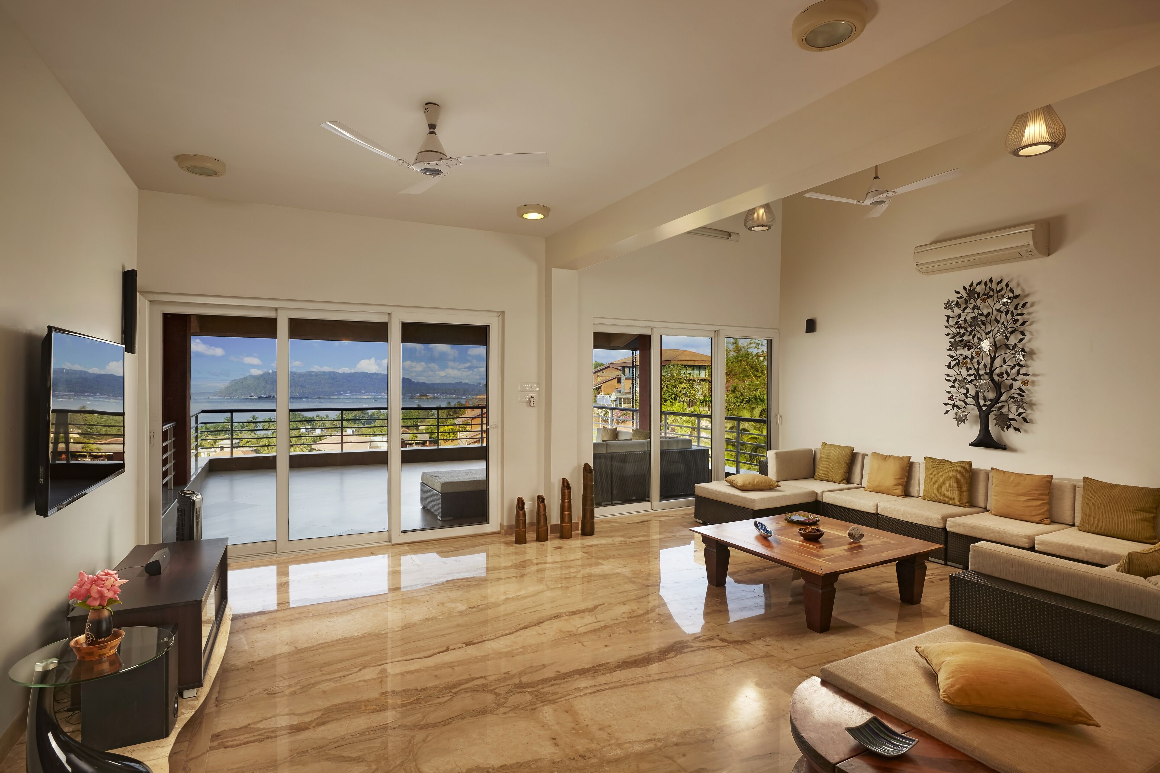 DOLPHIN HEIGHTS, Ocean View Villa With a Private Infinity Pool