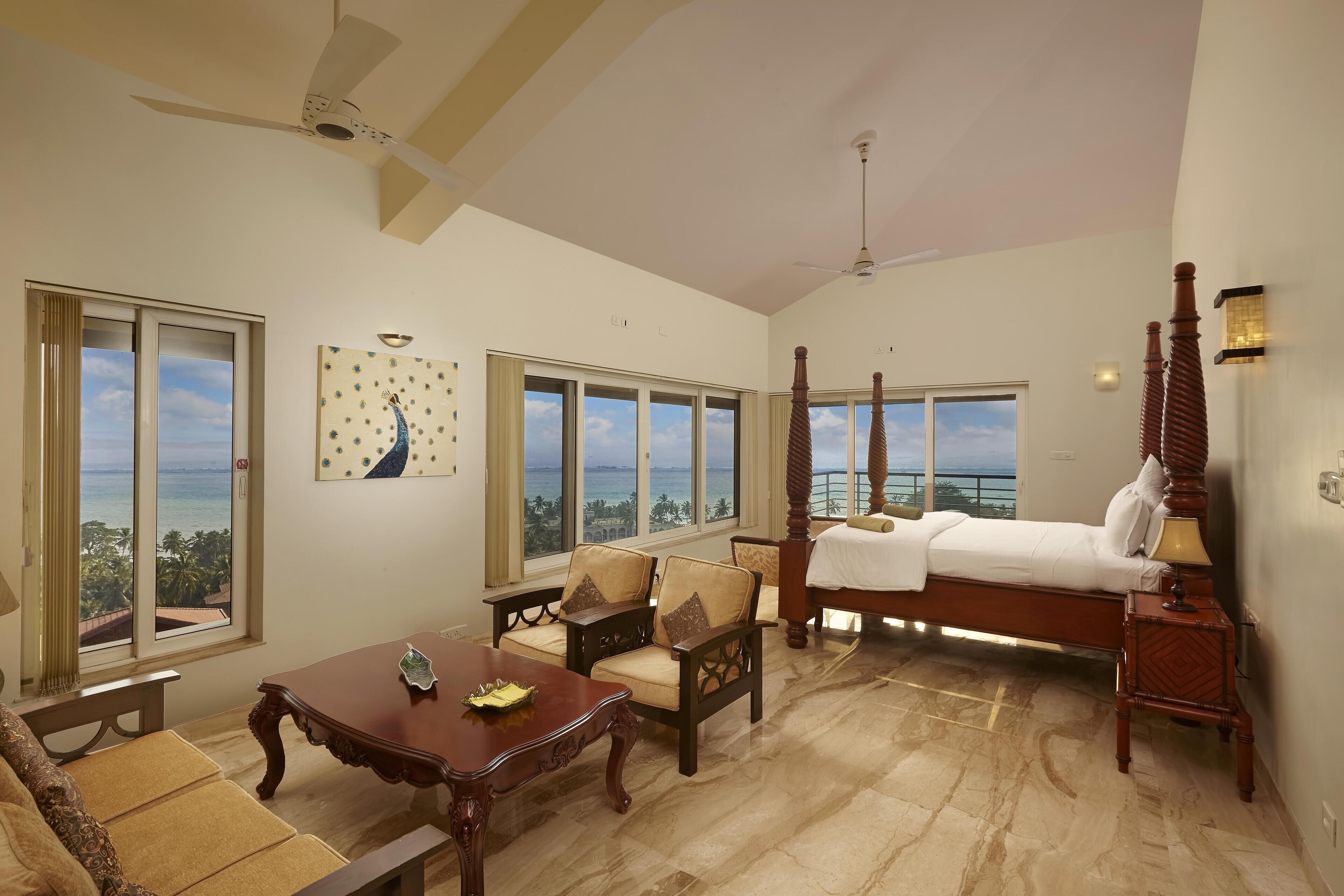 DOLPHIN HEIGHTS, Ocean View Villa With a Private Infinity Pool