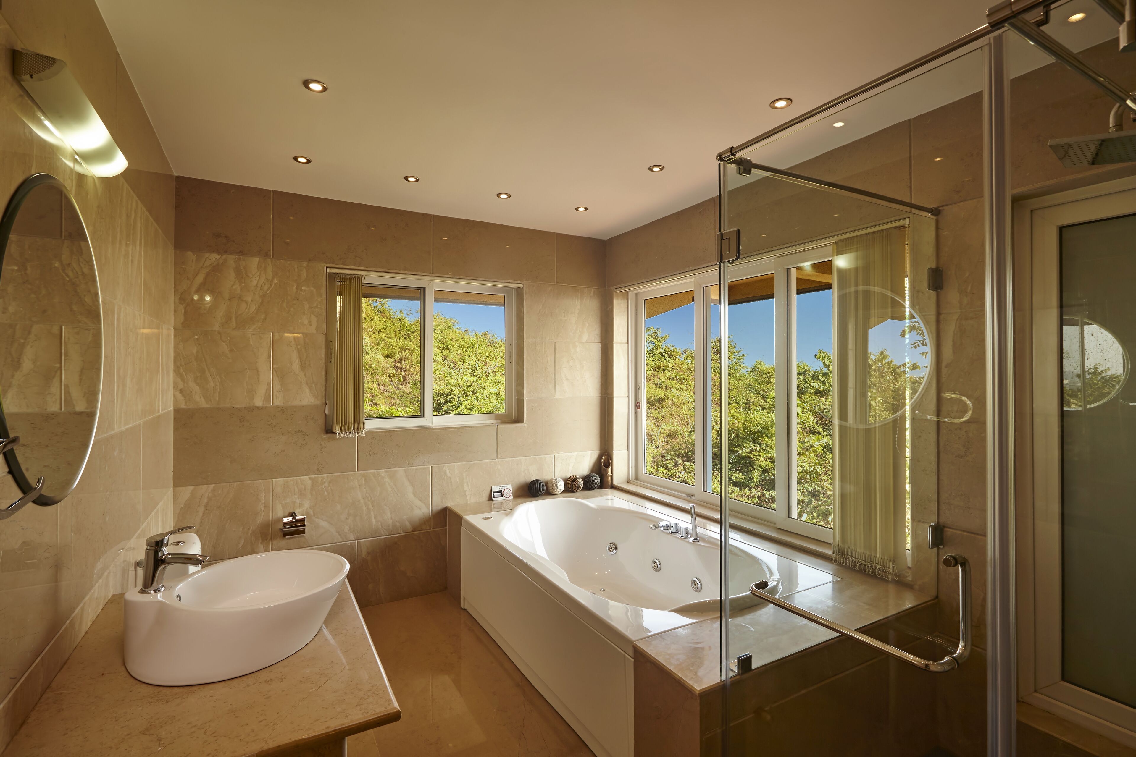 DOLPHIN HEIGHTS, Ocean View Villa With a Private Infinity Pool