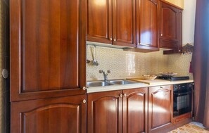 Oven, stovetop, dishwasher, coffee/tea maker