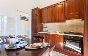 Dining - The Wind Rose Apartment (Villanova)