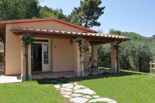 A small, single-story building with a tiled roof and a covered patio area. - New 2 bed villa with large panoramic pool 40min to beaches (Quarrata)