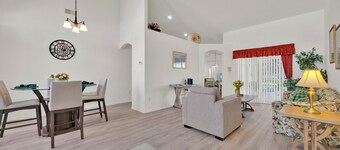 ‘Super spacious’ Pool villa. 400Mb wifi, 4K TV, Roku,Fully Licensed & Insured.