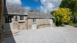 Unclassified image, 3 of 38, button - The Linhay at Cosawes (Truro)