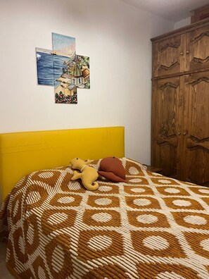 2 bedrooms, in-room safe, iron/ironing board, WiFi