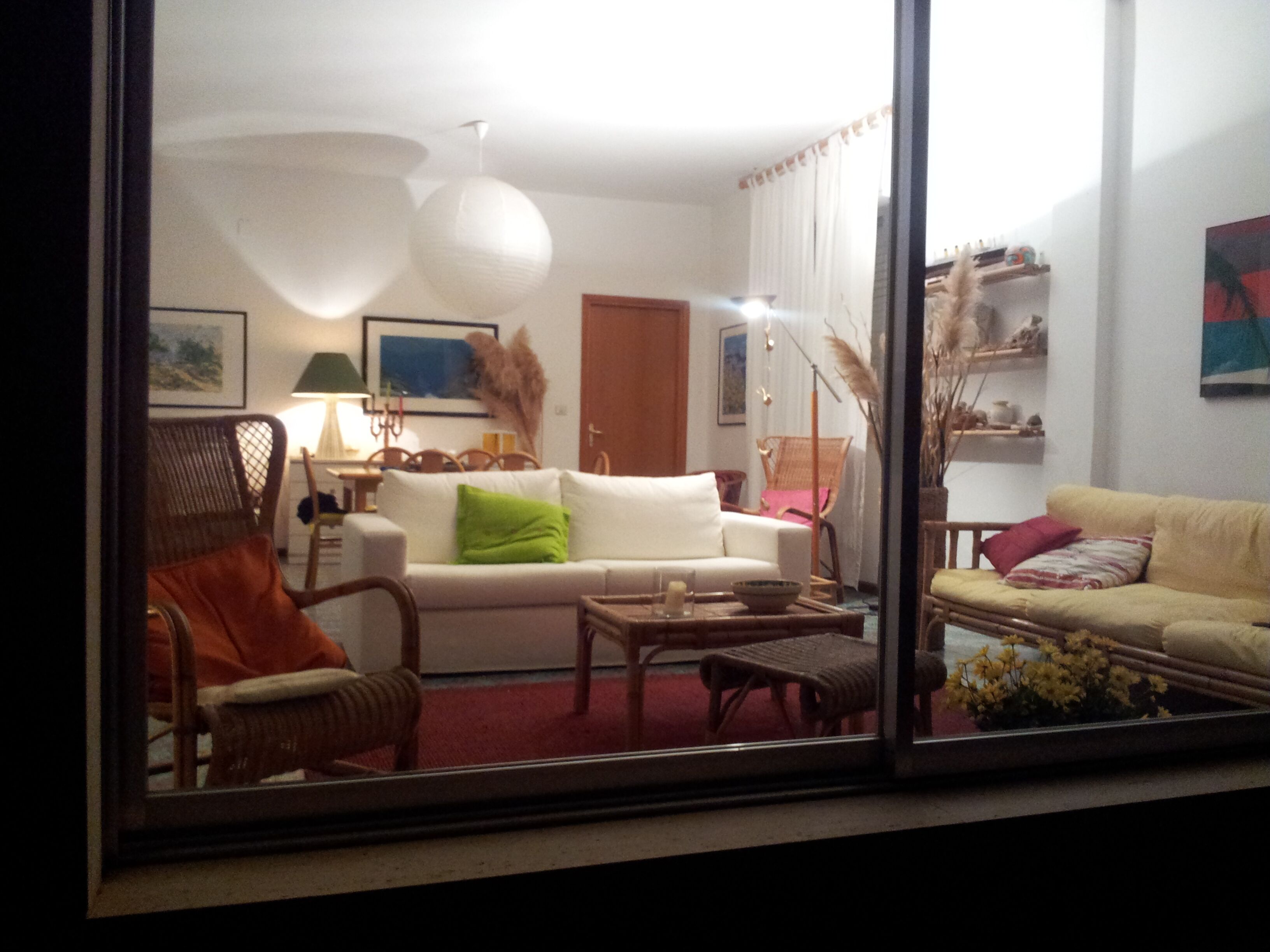 SEAFRONT VILLA AND GARDEN (direct access to the sea)