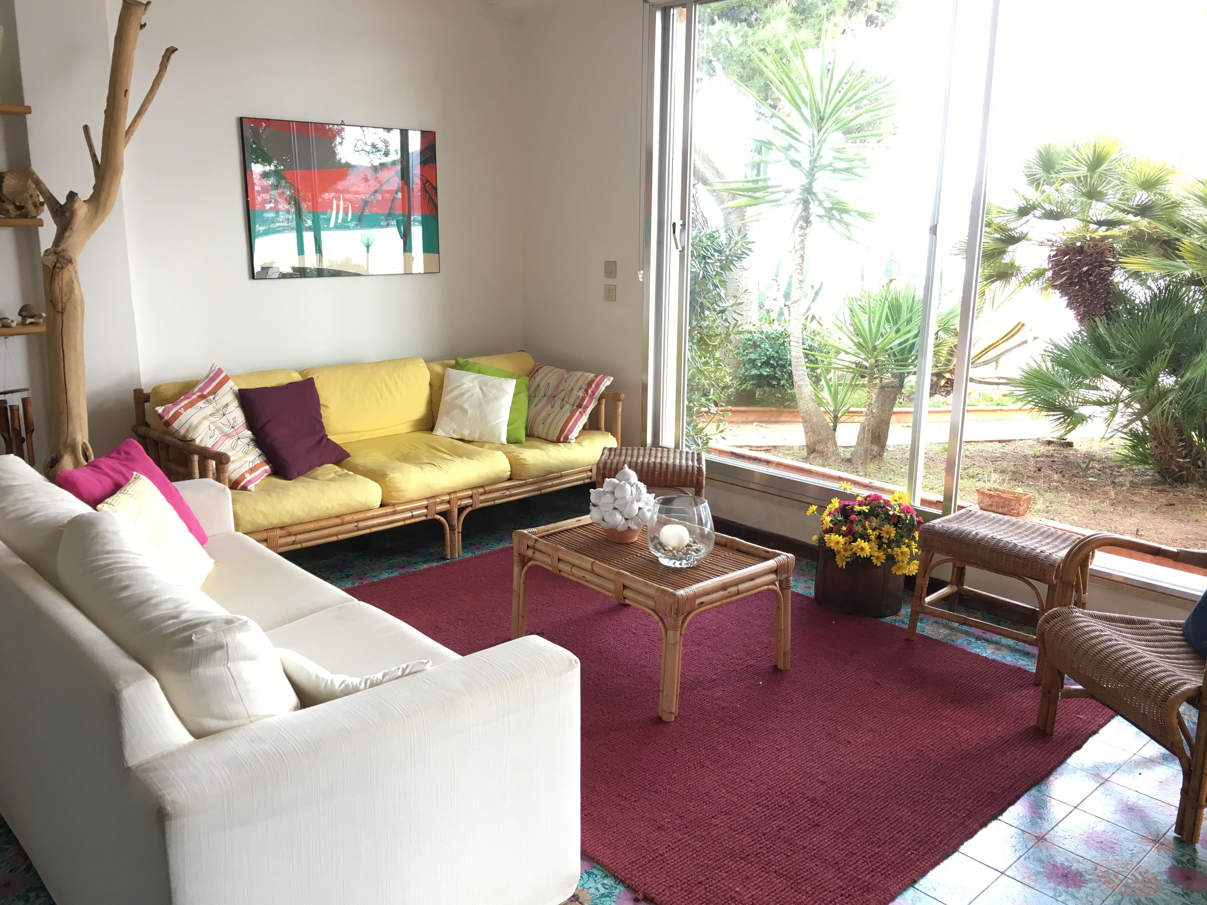 SEAFRONT VILLA AND GARDEN (direct access to the sea)