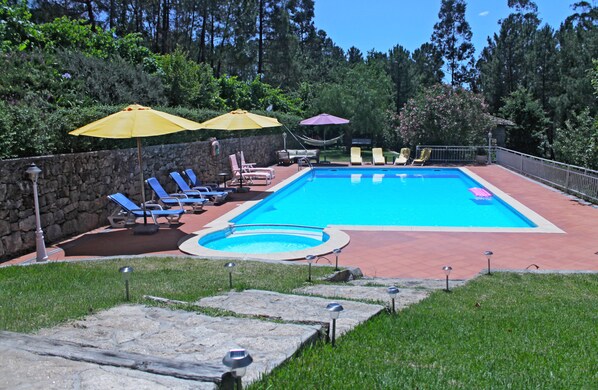 Outdoor pool - Wonderful villa at the mountains (Cabeceiras de Basto)