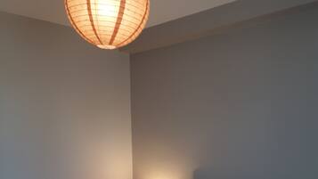 2 slaapkamers, een strijkplank/strijkijzer, reisbedje, gratis wifi