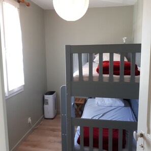 2 chambres, fer et planche à repasser, lit parapluie, Wi-Fi gratuit