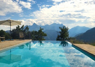 Fabulous Spectacularly Located Romantic Cottage With Private Infinity Pool