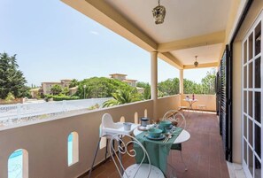 屋外ダイニングエリア