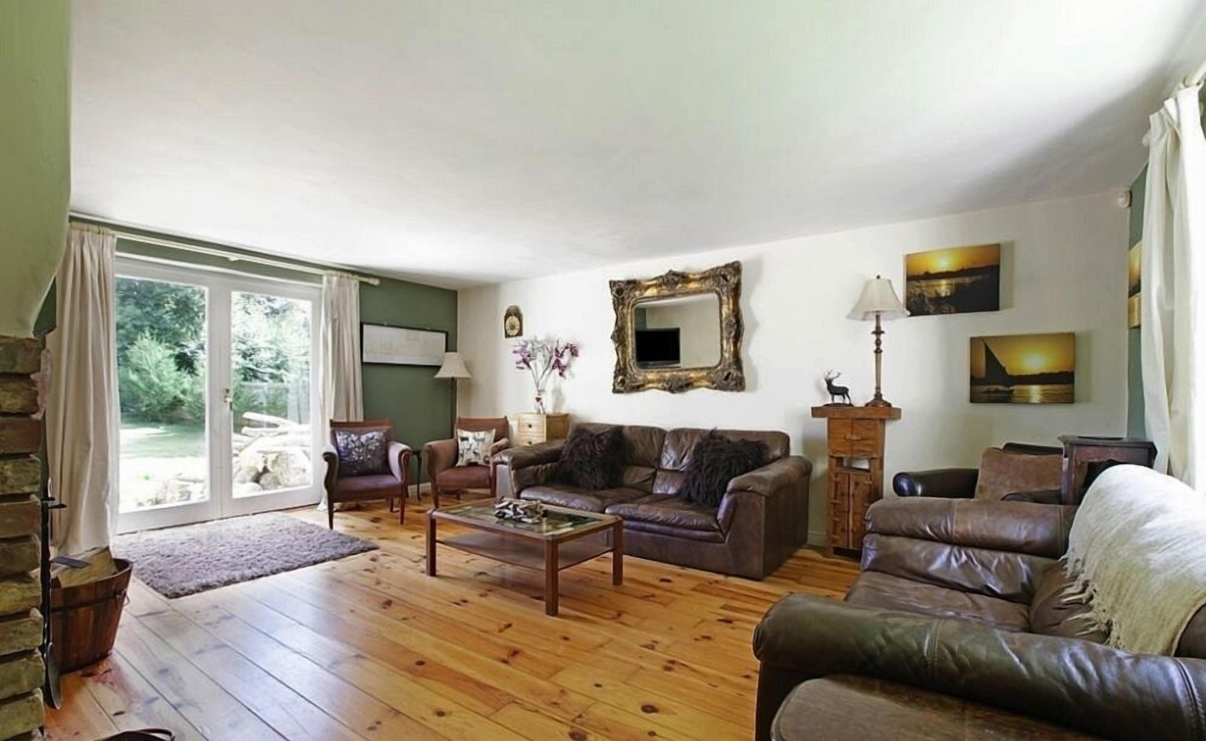 تلفزيون، مدفأة، ألعاب فيديو، مشغل دي في دي