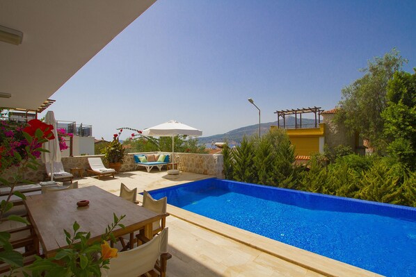 Private pool in the quiet residential area near the sea in Kalamar Bay.  - Villa Papatya Kalkan/Kalamar Luxury Villa, Private Pool, 2 Minutes to the Beach. (Kalkan)