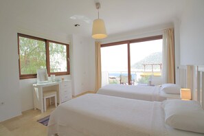 3 chambres, fer et planche à repasser, Wi-Fi, draps fournis