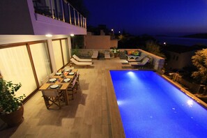 Außenpool, Liegestühle