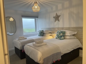 2 bedrooms, desk, iron/ironing board, free WiFi - Westward 14, Polzeath, North Cornwall (Polzeath)