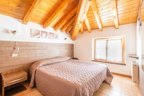 2 多间卧室、熨斗/熨衣板、WiFi、床单