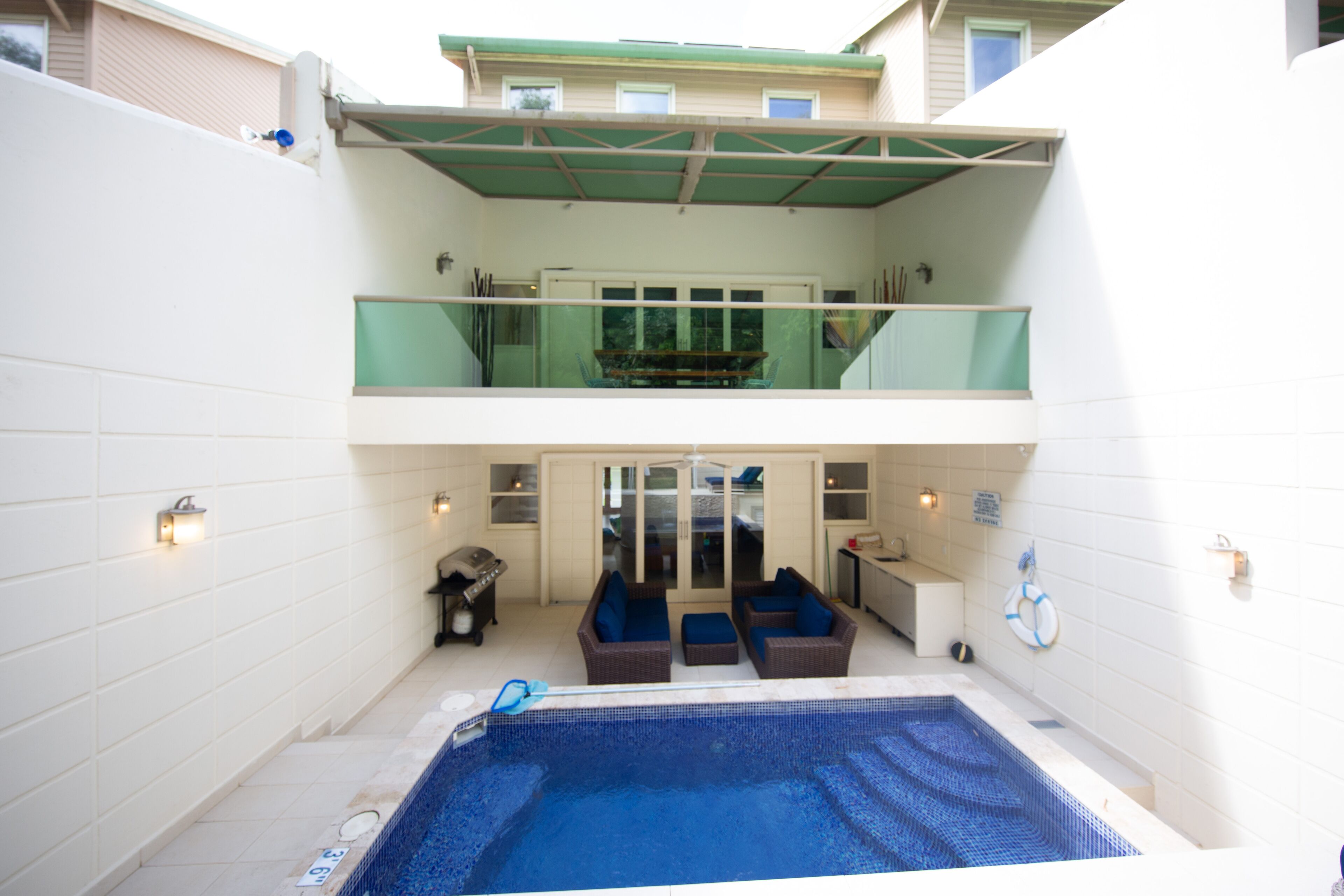 حمام سباحة