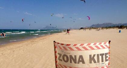 Front To The Sea Rosales. Luxurious Villa with aa, wifi and pool