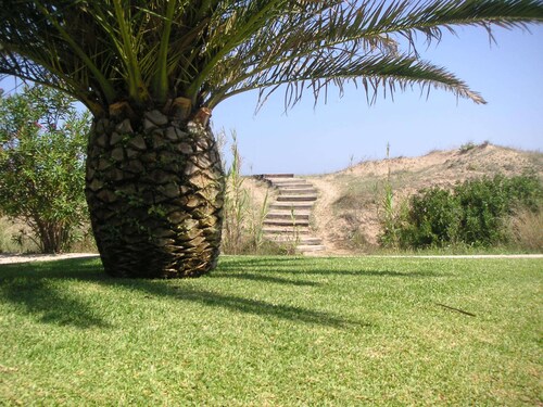 Front To The Sea Rosales. Luxurious Villa with aa, wifi and pool