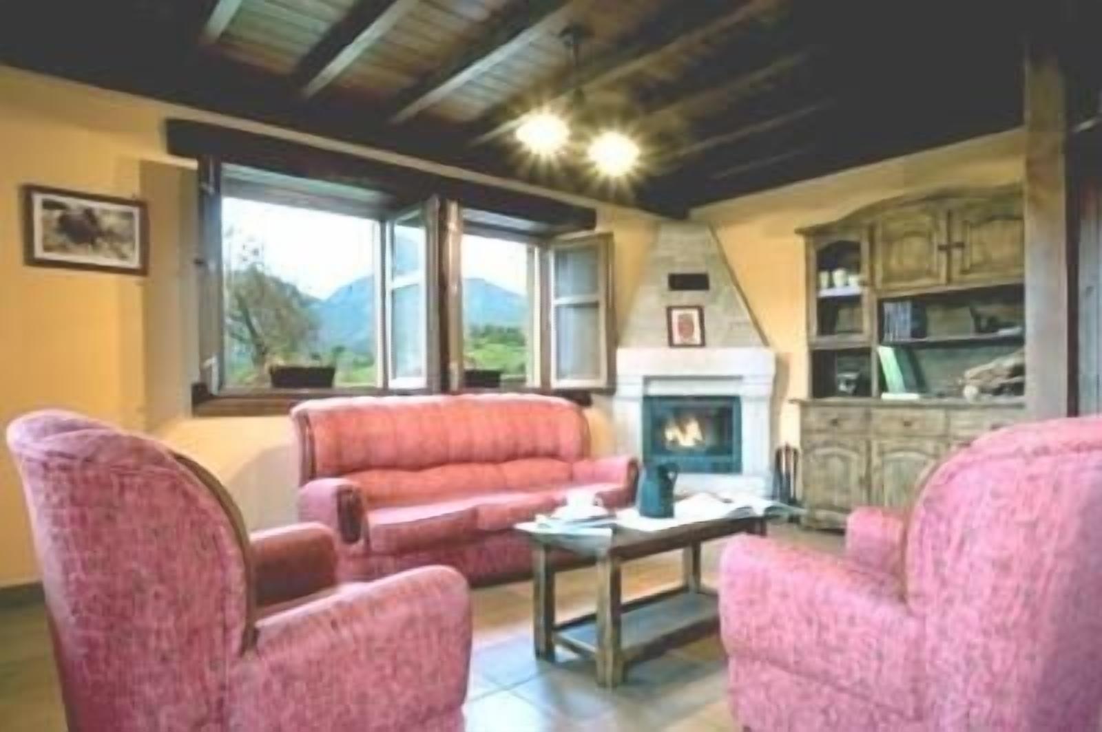 "Casa de Aldea Peñanes 2", 15 minutes from Oviedo