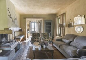 TV, lareira, DVD player