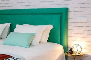 3 chambres, fer et planche à repasser, Wi-Fi, draps fournis