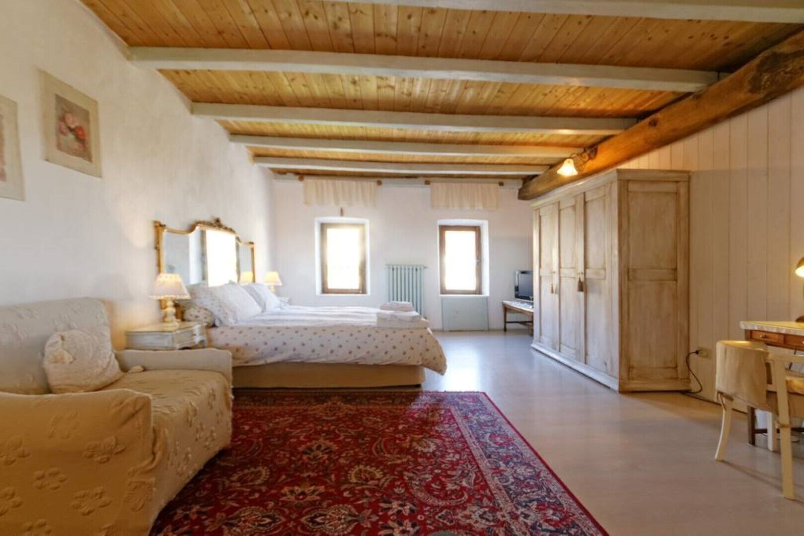 Between Ancient Walls. An oasis of relaxation