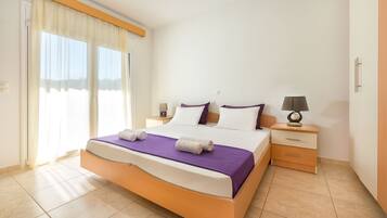 3 chambres, coffres-forts dans les chambres, bureau