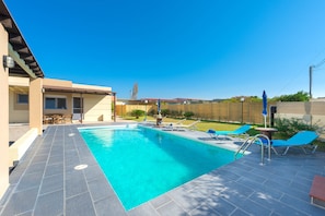 Pool - Villa De Calme  (Pastida)