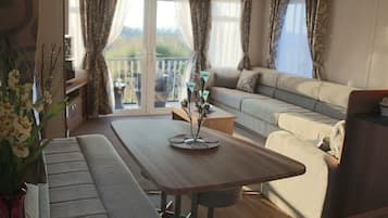 Smart TV, fireplace, DVD player, books